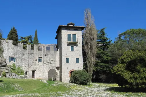 Castrum di Serravalle Hotels in Revine Lago