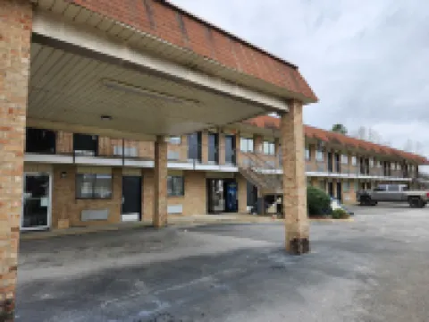 Budget Host Inn Hotels in Vance County