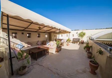 Dar Victoria Отели рядом с достопримечательностью «Аль-Карауин»