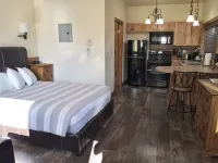 Yellowstone Riverside Cottages Hotels in Gardiner