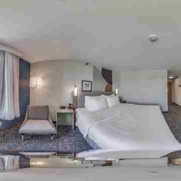 Spark by Hilton Moline Quad Cities Rooms