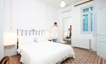 Live in Athens, Thiseio Historic House