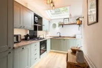 Host & Stay - Arundel Cottage - Tiny Houses