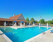 Days Inn & Suites by Wyndham Williamsburg Colonial