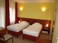 Katerain Hotel, Restaurace, Wellness Hotels near Busta Ludwiga van Beethovena, Hradec nad Moravicí