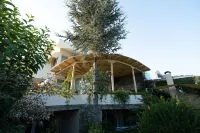 Blue Crystal Villa Hotel di 