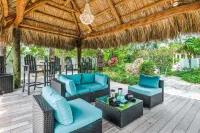 Tropical Breeze Resort Hotels in Siesta Key