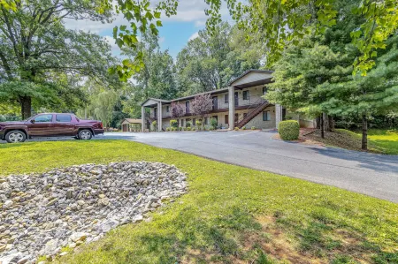 Affordable Corporate Suites - Florist Road Отели в г. Холлинс