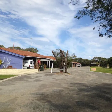 Emu Beach Chalets