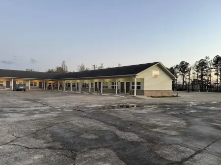 Weiss Lake Lodge Отели в г. Сидар Блафф