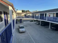 Surfside Inn Redondo Beach - parking