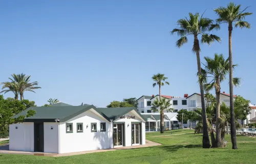 Pierre & Vacances Menorca Cala Blanes Отели в г. Cala en Blanes