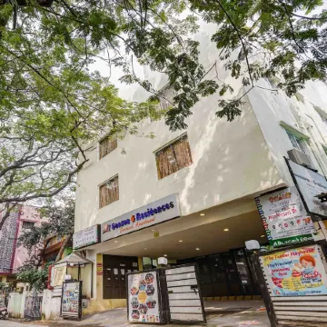 Season 4 Residences -Thiruvanmiyur (Near Tidel Park and Apollo Proton Cancer Center) Отели рядом с достопримечательностью «Храм Ашталакшми»