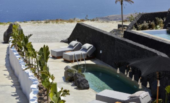 Theano Cave Suites & Villas