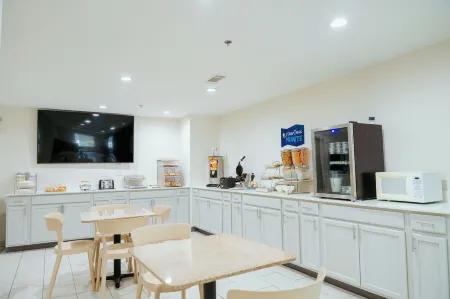 Clarion Pointe-Dillard Near Blue Ridge Mountains Отели в г. Рабун Гэп