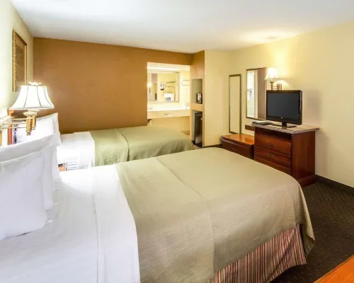 Econo Lodge Inn & Suites Hotels in Eagle Pass