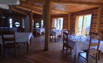 Trackers Safari Lodge Bwindi