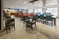 Holiday Inn Express & Suites BRATTLEBORO by IHG - breakfast