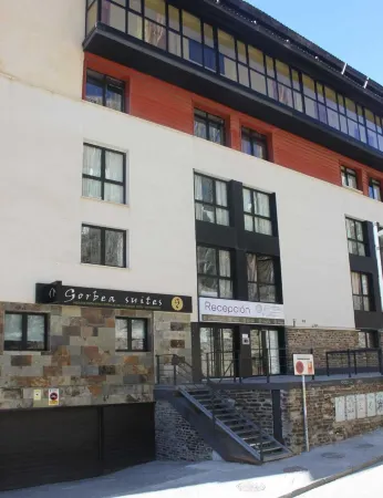 Apartamentos Montegorbea Отели рядом с достопримечательностью «Estación de esquí Sierra Nevada»
