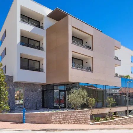 Hotel Ani