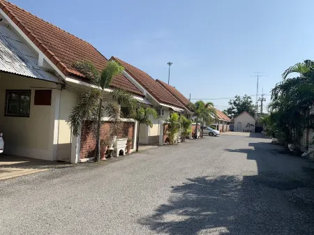 Bualuang Hotel Отели в г. Phak Hai