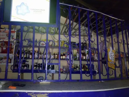 Peacock Restaurant Отели в г. Гатиту