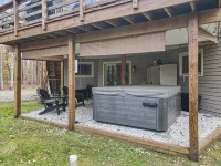 Perfect Summer Getaway - Hot Tub, Pool, Kayaks, A/C in Big Bass Lake Resort!