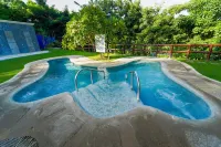 Sol Y Viento Mountain Hot Springs Resort - piscina