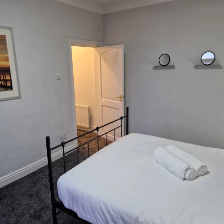 Birtley's Diamond 3 Bed Apt, Sleeps 6 Guests