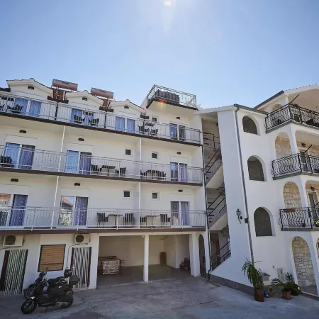 Apartments & Rooms Žaja