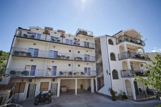 Apartments & Rooms Žaja