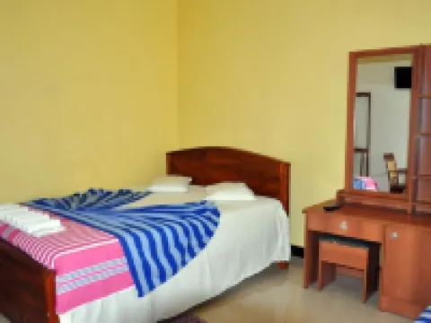 Hotel Pearl Gate Hotels near Chilaw Jumma Masjid (சோனகத்தெரு ஜும்மா பள்ளி )