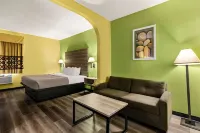 Quality Inn Bay City TX - 주차장
