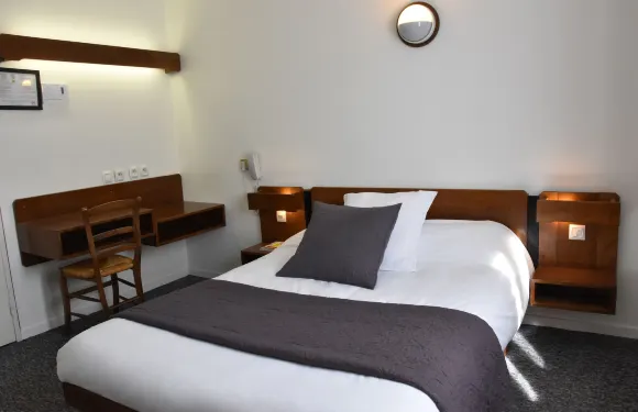 達胡羅吉斯酒店