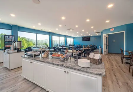 The Breakers Hotel & Suites Отели в г. Рехобот-Бич