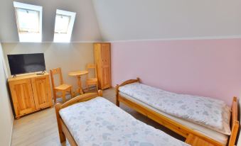 Holiday Apartment, 3 Bedrooms, Garden, Slowino