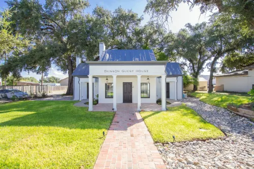 Benson Guest House Hotels in Uvalde