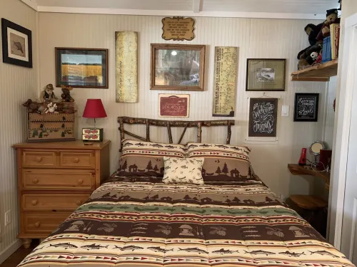 Peaceful Cottage on Linville River. Hike Blue Ridge mountains. Visit winery.