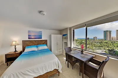 Hawaiian Monarch 1604 Condo by RedAwning