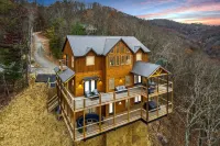 Treehouse Lodge 5 Bedroom Cabin by RedAwning