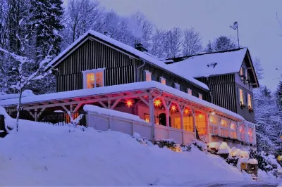 Waldhaus Lauenhain Hotels near Erzbahn Schönborn-Dreiwerden