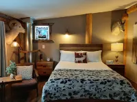 Arctic Divide Lodge - Motels