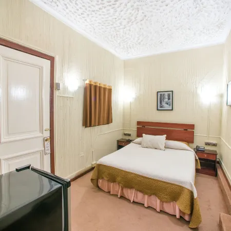 Hotel Sahara Inn Отели рядом с достопримечательностью «Дворец Ла-Монеда»