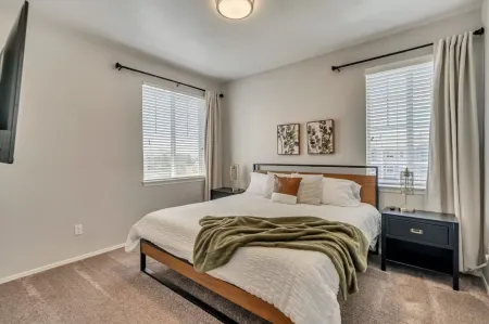 Welcoming 2Br Pool Gym Near Hill AFB Lagoon