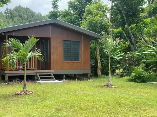 Maui Creek Bure's Tiny Home by the Creek! Hotel di Viti Levu