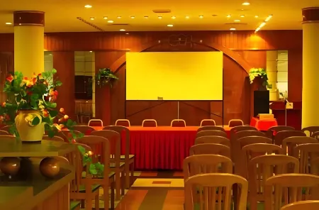 Gemas Golf Resort Отели в г. Gemas