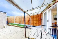 Ranworth-House - Holiday Home in Bedford, Sleeps 5