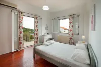 Live the Summer Dream at Gaios Cozy Retreat