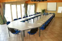 Logis Hôtel Acotel Avignon Nord Hotel a Le Pontet