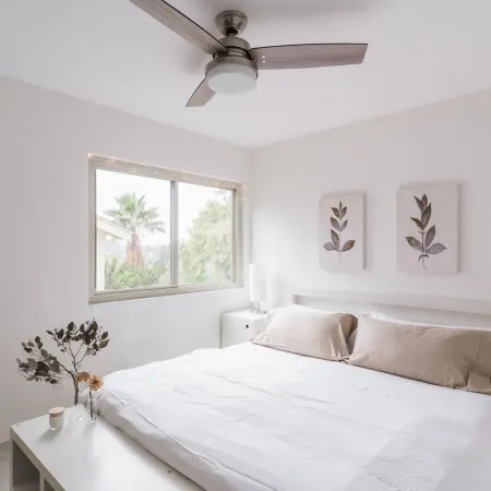 Spacious and Bright 5-Bedroom Oasis Pool and Yard Отели рядом с достопримечательностью «Dr J's Elegant Reflections Med Spa»